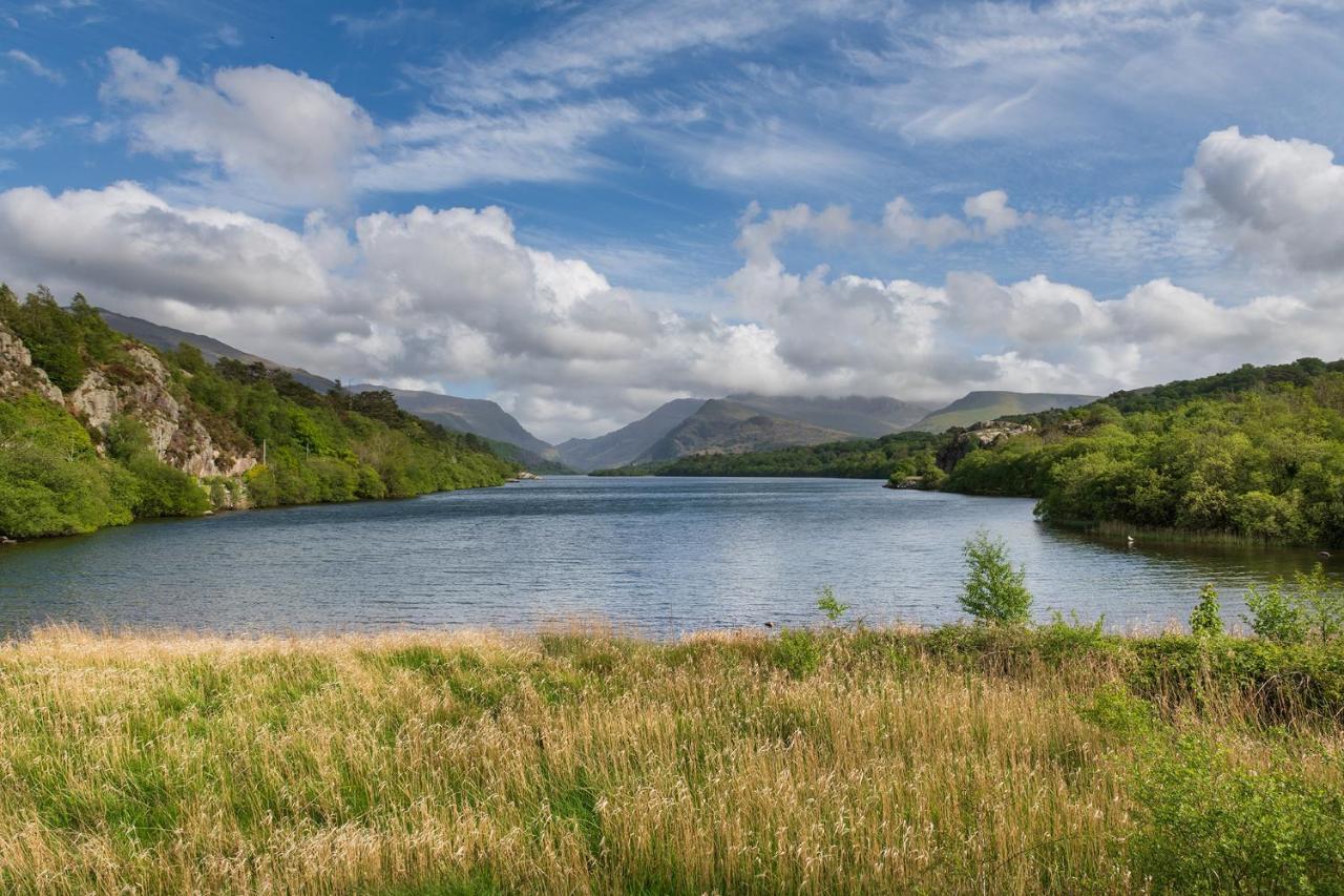 Arlyn, Padarn Lake Viewpoint In Snowdonia 카나번 외부 사진