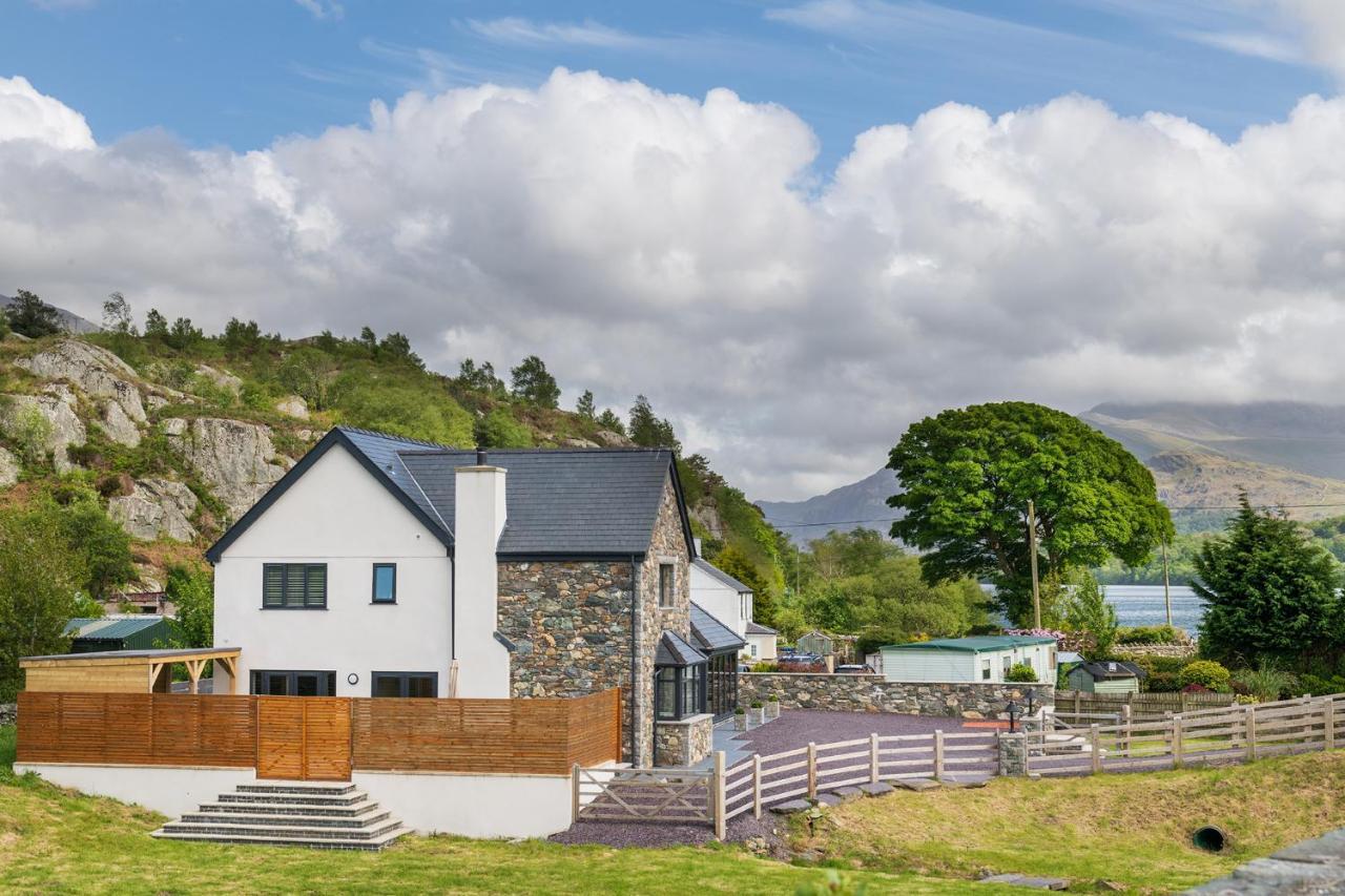 Arlyn, Padarn Lake Viewpoint In Snowdonia 카나번 외부 사진